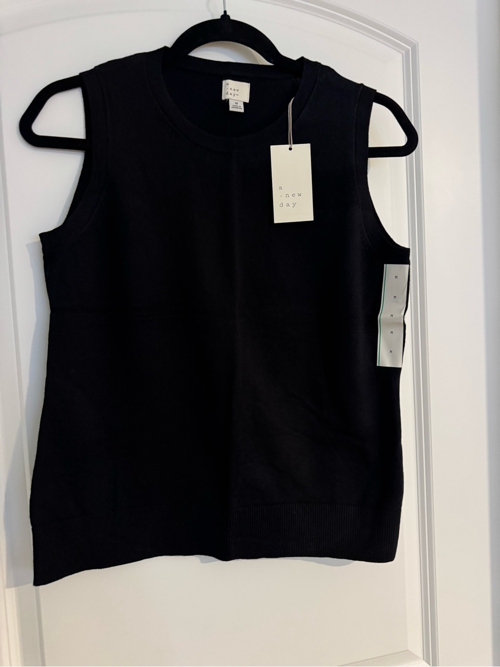 A New Day Black Sleeveless Women's Top - Medium